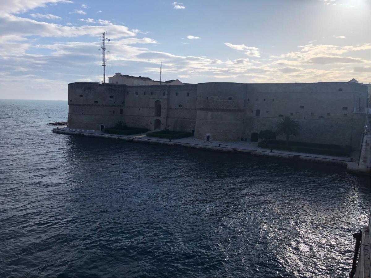 Downtown Lodge Museum Taranto Exterior photo