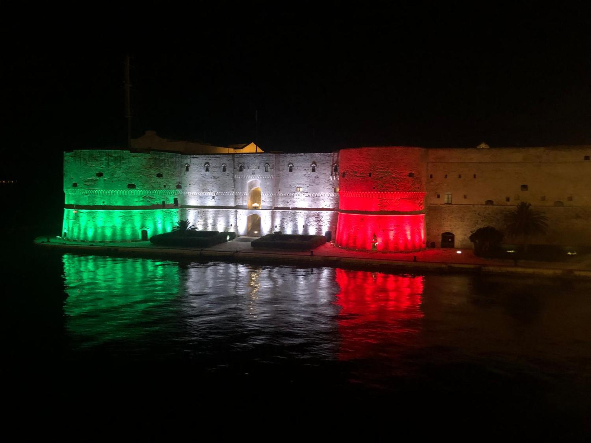 Downtown Lodge Museum Taranto Exterior photo